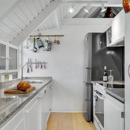 2 Bedroom Gorgeous In * Graested